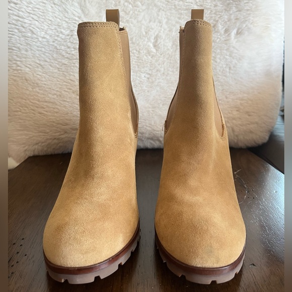 Tory Burch Stafford tan suede ankle boot - Picture 3 of 9